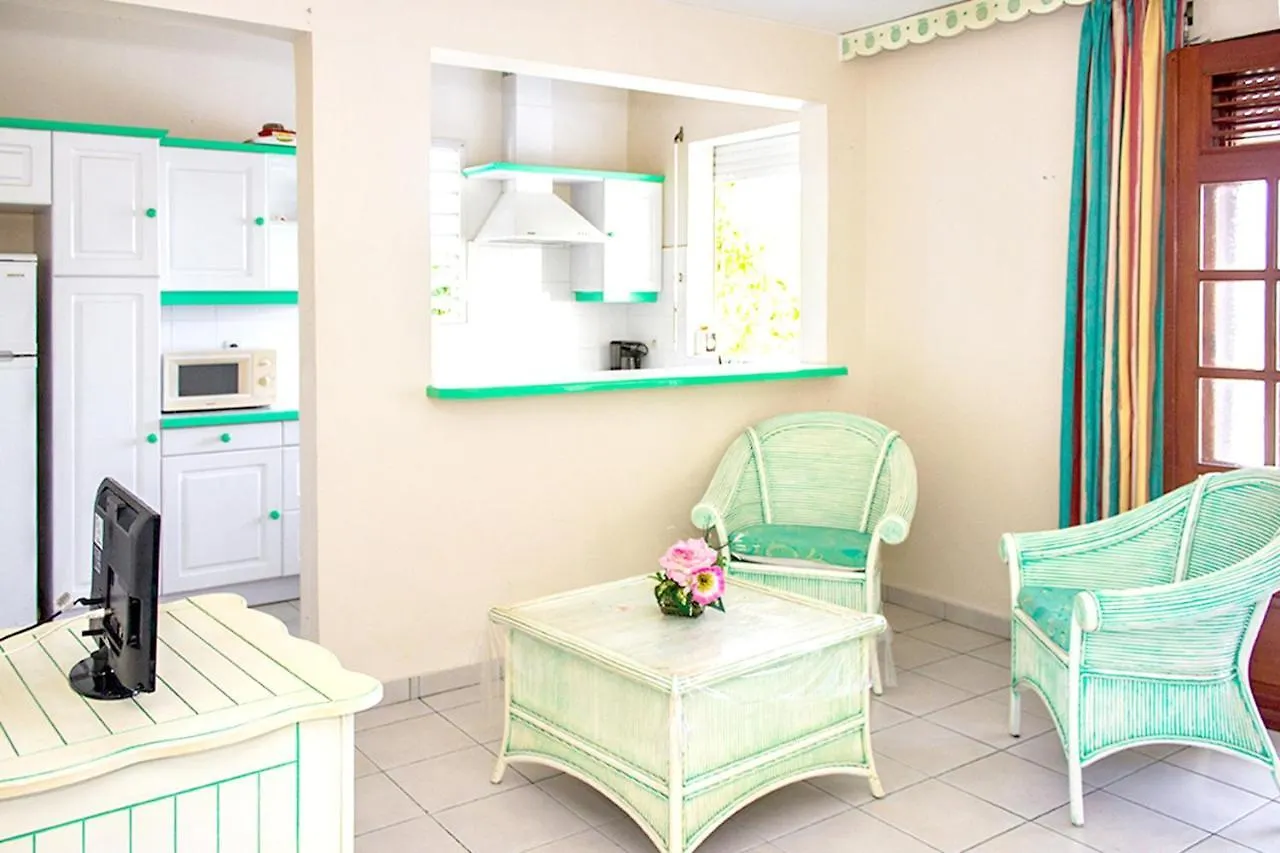 Апартаменты Appartement Charmant A Sainte Anne 42 M² + Piscine Partagee