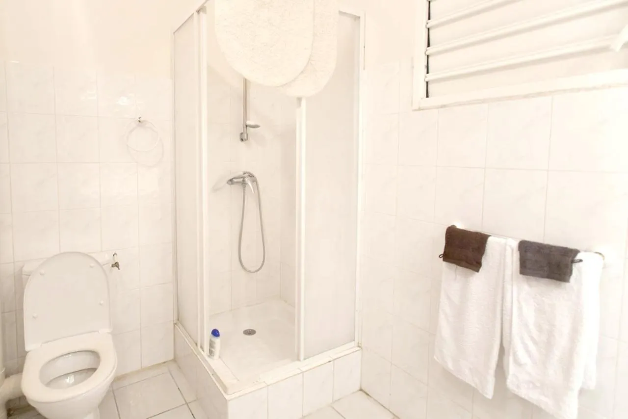 Appartement Charmant A Sainte Anne 42 M² + Piscine Partagee Апартаменты Сент-Анн